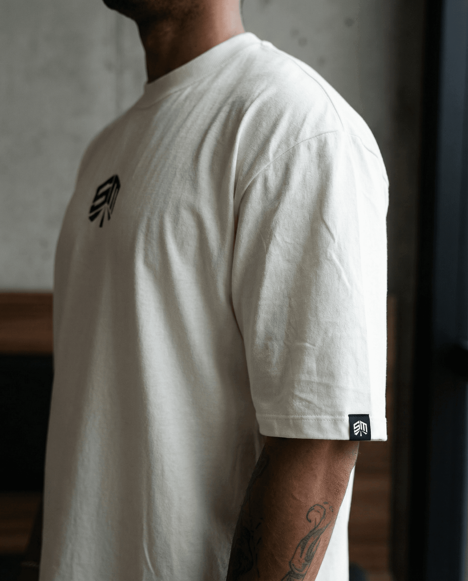 Camiseta Street Logo Off-White lifestyle